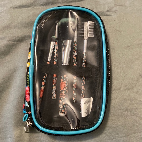 NEW Loungefly Disney Ariel Makeup Brushes Travel - Picture 1 of 4
